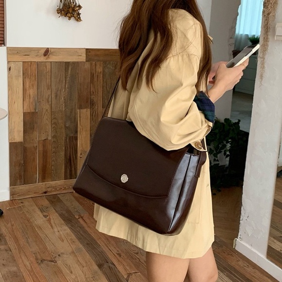 Vintage Chocolate Brown Shoulder Bag | Classic & Elegant - Picture 13 of 16